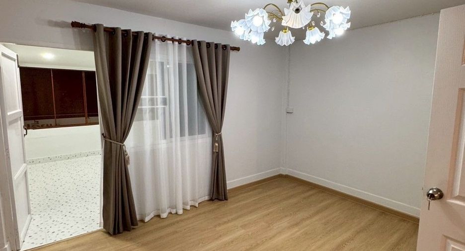 Продажа 2 спальни таунхаус в Phan Thong, Чонбури