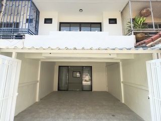 Casa adosada en venta de 2 habitaciones en Mueang Chon Buri, Chonburi