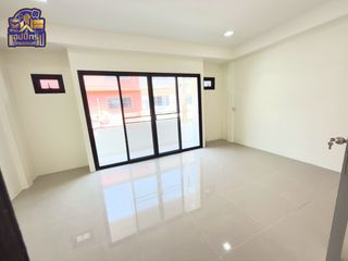 Casa adosada en venta de 2 habitaciones en Mueang Chon Buri, Chonburi