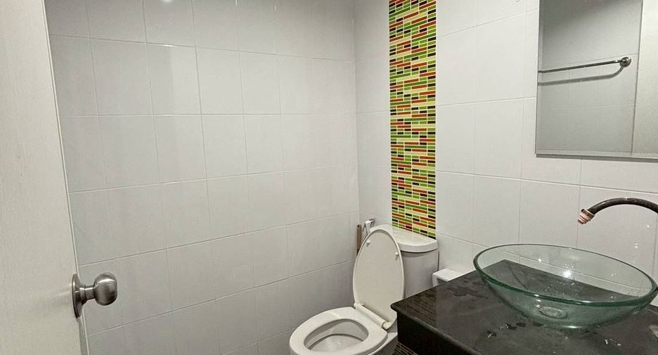 Аренда и продажа 3 спальни таунхаус в Mueang Chon Buri, Чонбури