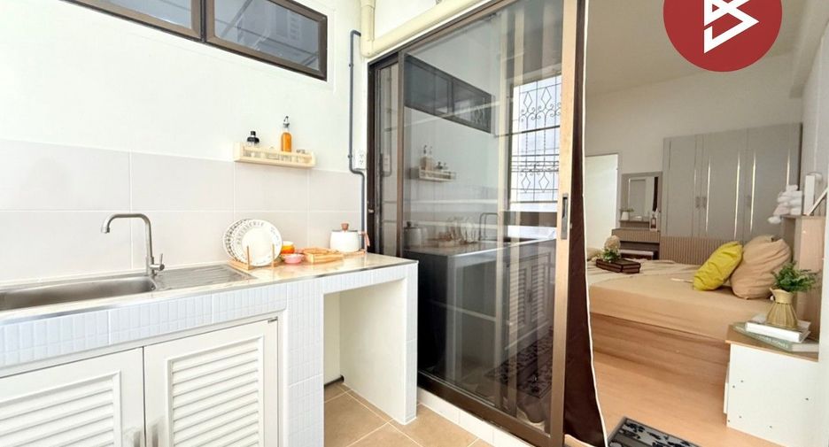 For sale 1 bed condo in Mueang Samut Prakan, Samut Prakan