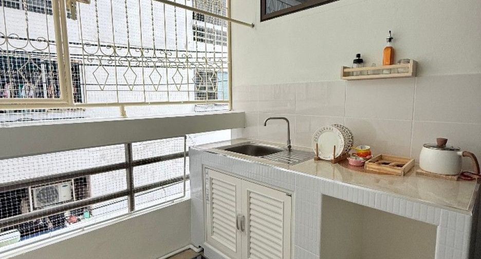 For sale 1 bed condo in Mueang Samut Prakan, Samut Prakan
