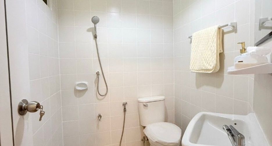 For sale 1 bed condo in Mueang Samut Prakan, Samut Prakan