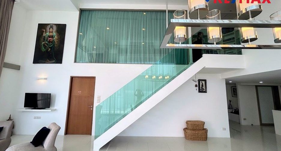 For sale 4 bedrooms house in North Pattaya, Pattaya