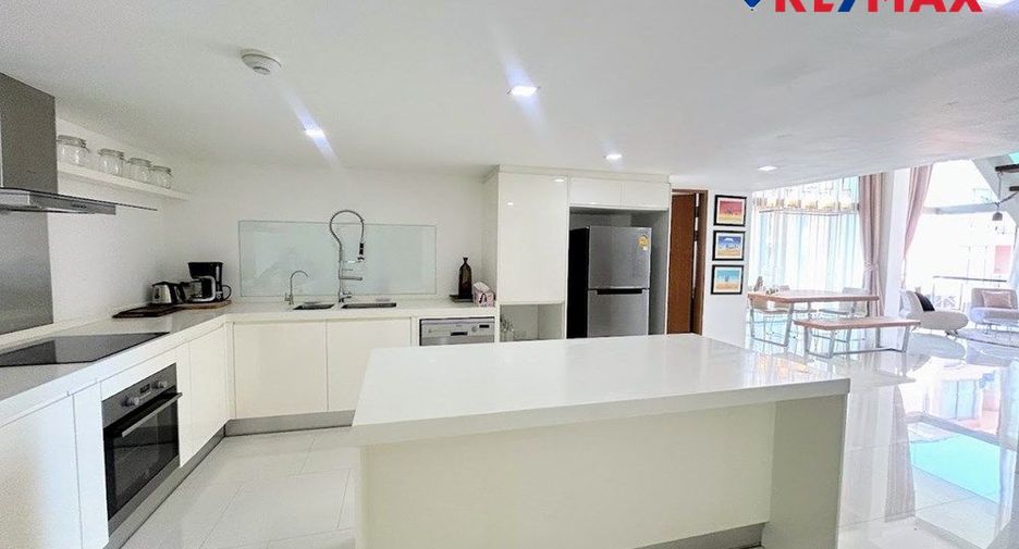 For sale 4 bedrooms house in North Pattaya, Pattaya