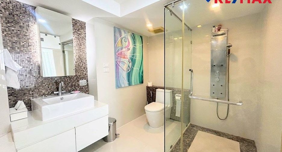 For sale 4 bedrooms house in North Pattaya, Pattaya