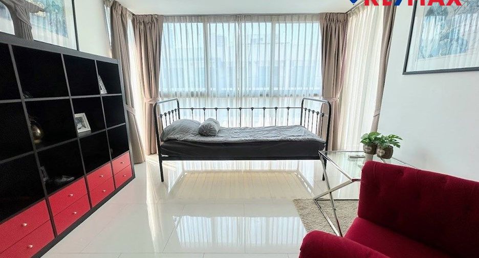 For sale 4 bedrooms house in North Pattaya, Pattaya