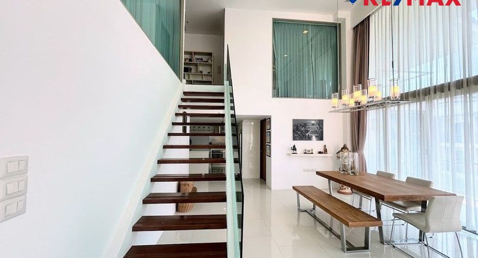 For sale 4 bedrooms house in North Pattaya, Pattaya