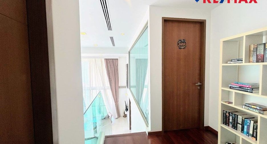 For sale 4 bedrooms house in North Pattaya, Pattaya