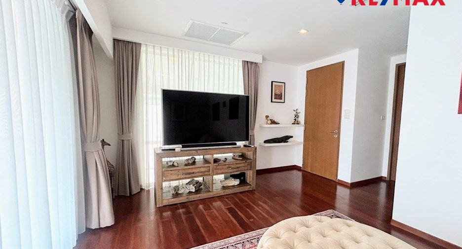 For sale 4 bedrooms house in North Pattaya, Pattaya
