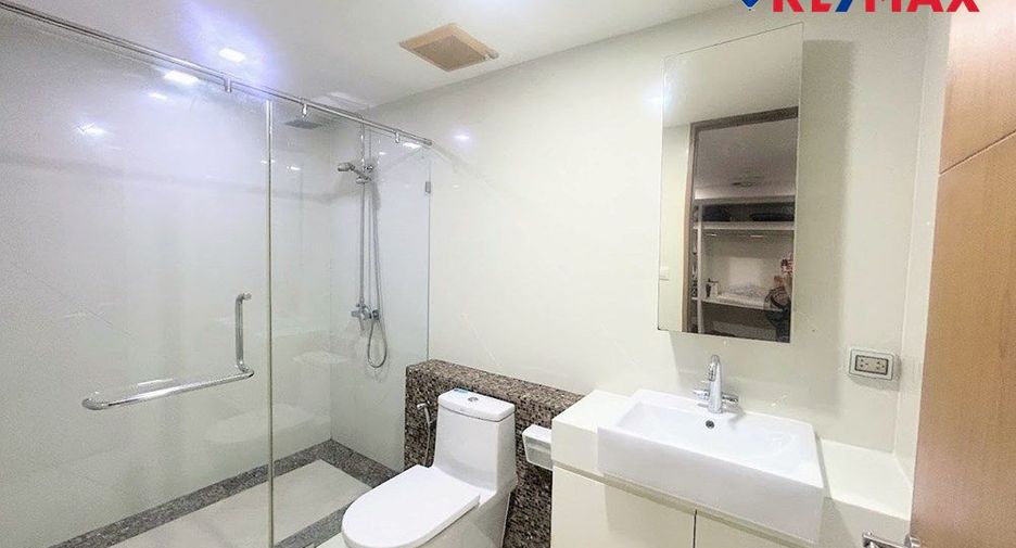 For sale 4 bedrooms house in North Pattaya, Pattaya