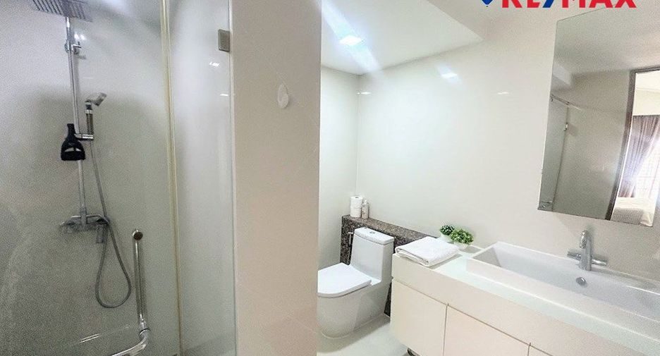 For sale 4 bedrooms house in North Pattaya, Pattaya