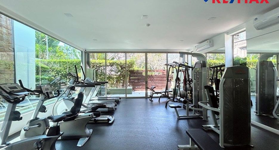 For sale 4 bedrooms house in North Pattaya, Pattaya