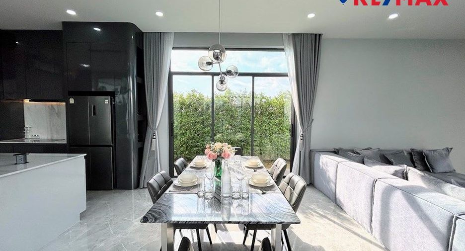 For sale 4 bedrooms house in East Pattaya, Pattaya