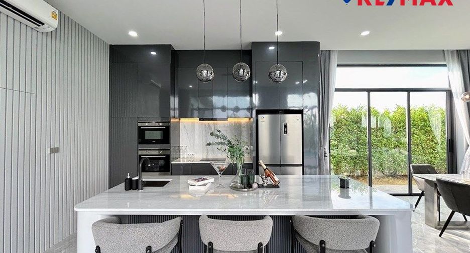 For sale 4 bedrooms house in East Pattaya, Pattaya