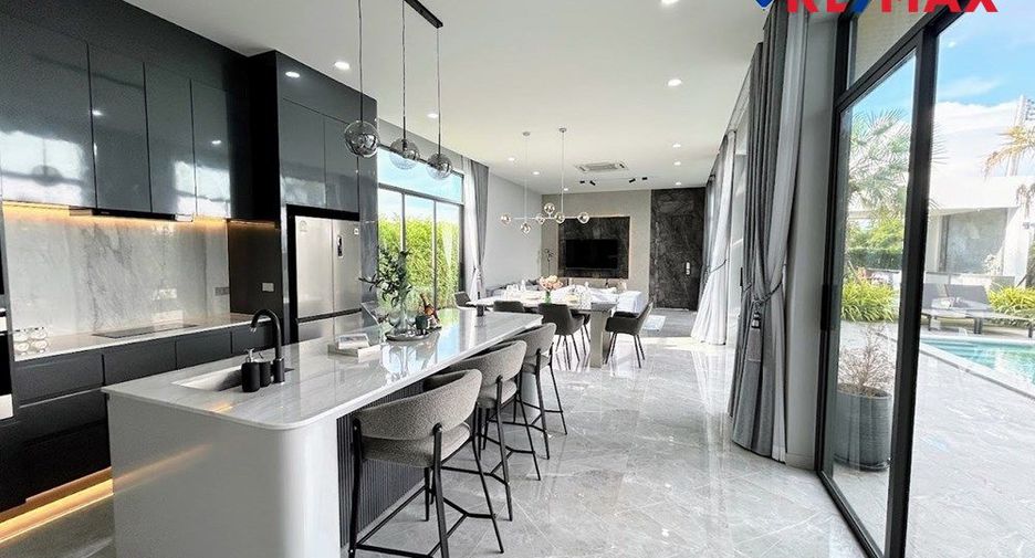For sale 4 bedrooms house in East Pattaya, Pattaya