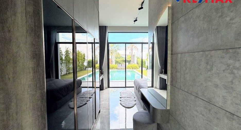 For sale 4 bedrooms house in East Pattaya, Pattaya
