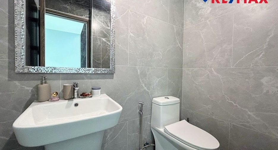 For sale 4 bedrooms house in East Pattaya, Pattaya