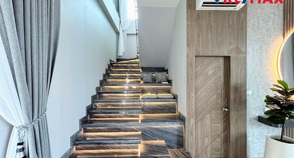 For sale 4 bedrooms house in East Pattaya, Pattaya