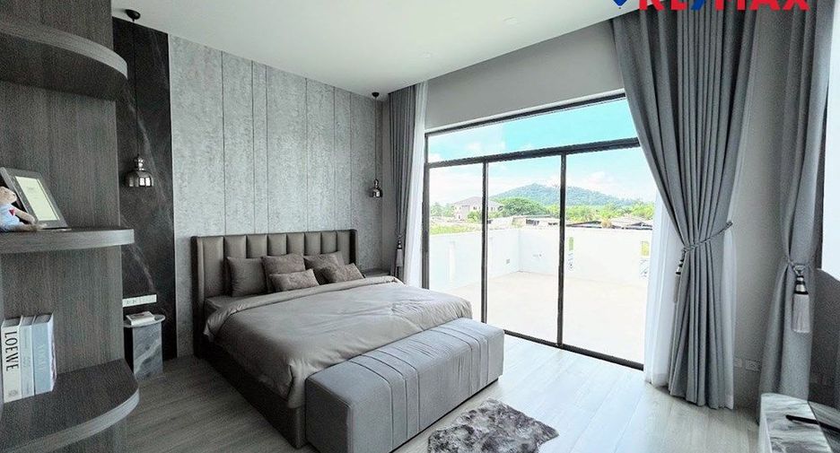 For sale 4 bedrooms house in East Pattaya, Pattaya