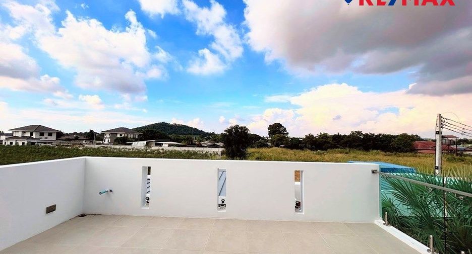 For sale 4 bedrooms house in East Pattaya, Pattaya