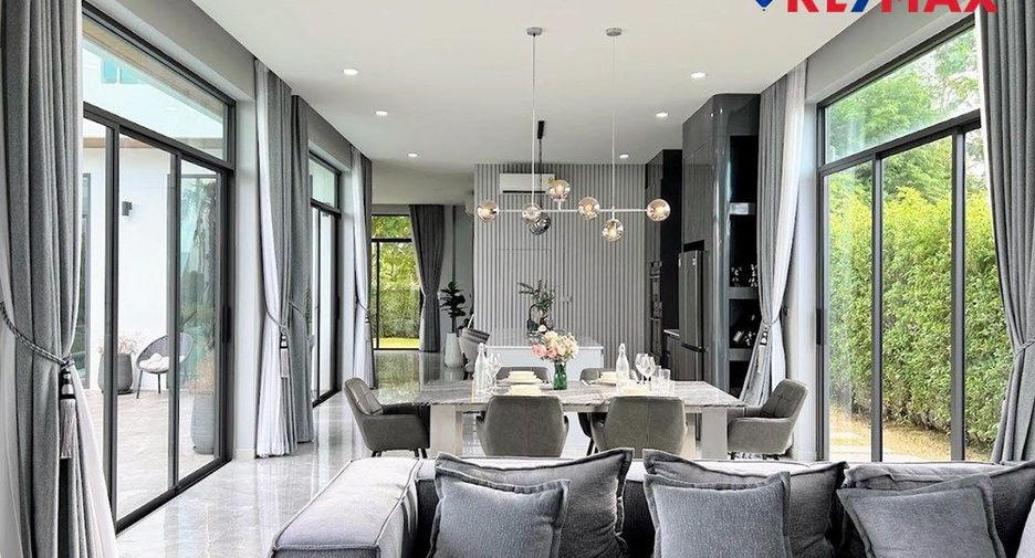 For sale 4 bedrooms house in East Pattaya, Pattaya