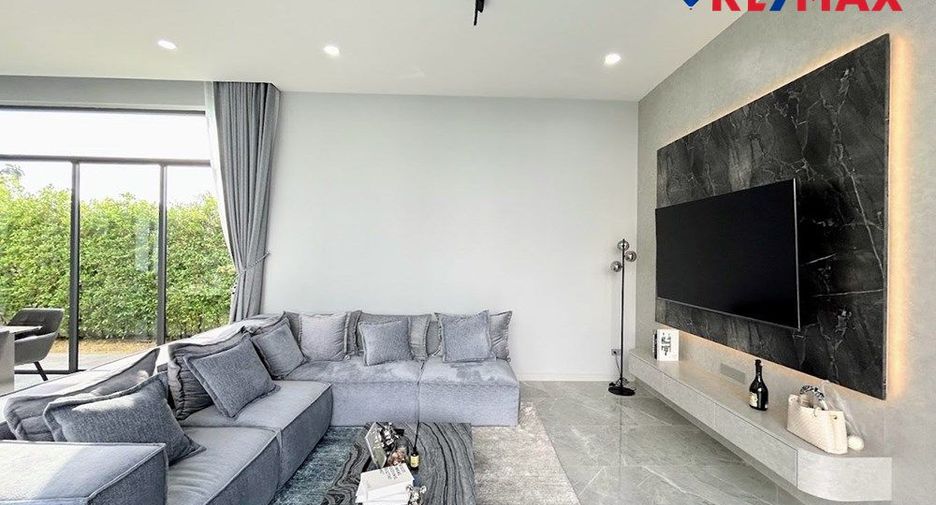 For sale 4 bedrooms house in East Pattaya, Pattaya