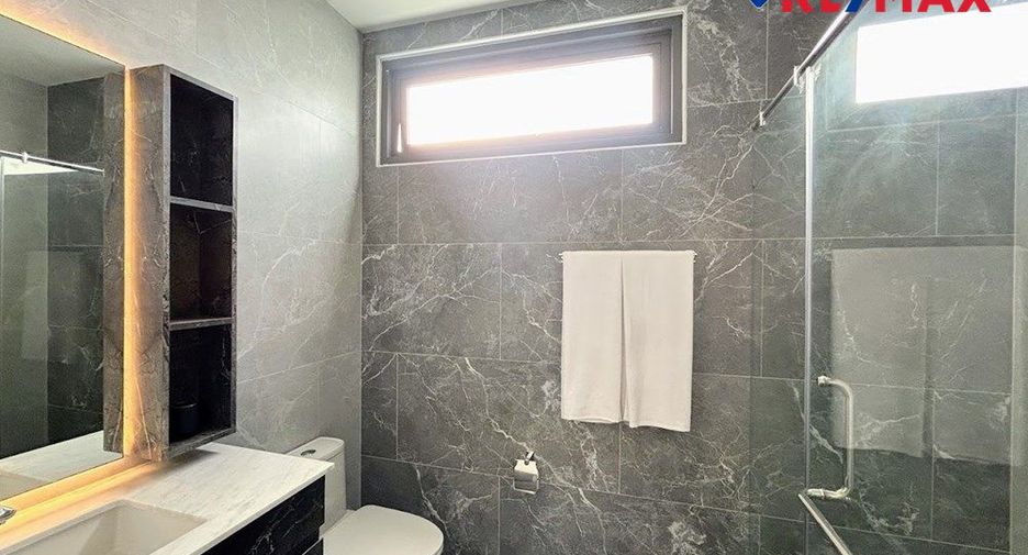 For sale 4 bedrooms house in East Pattaya, Pattaya