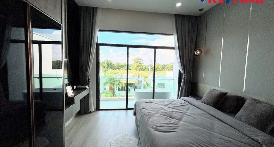 For sale 4 bedrooms house in East Pattaya, Pattaya