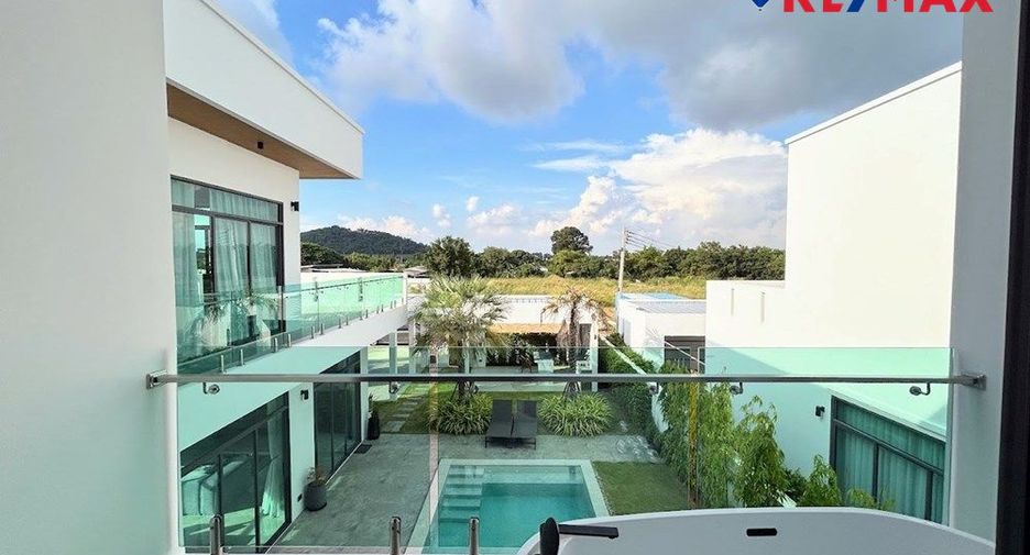 For sale 4 bedrooms house in East Pattaya, Pattaya