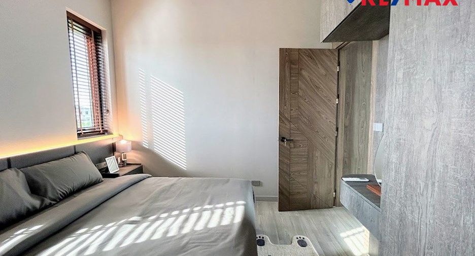 For sale 4 bedrooms house in East Pattaya, Pattaya