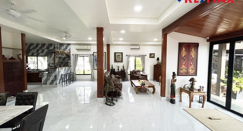 For sale 3 bedrooms house in East Pattaya, Pattaya