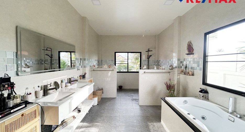 For sale 3 bedrooms house in East Pattaya, Pattaya