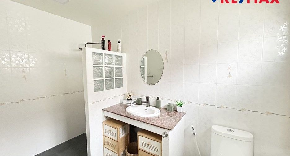 For sale 3 bedrooms house in East Pattaya, Pattaya
