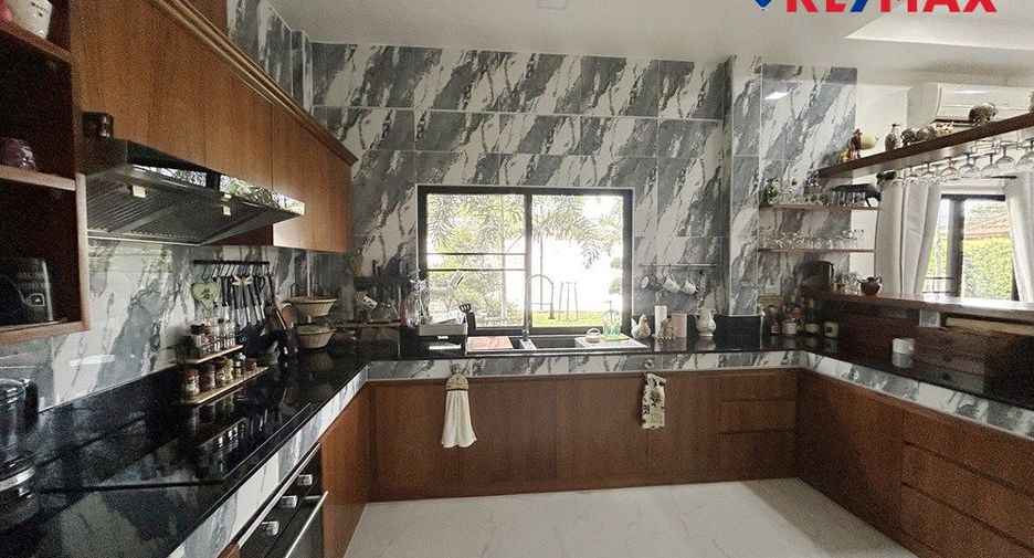 For sale 3 bedrooms house in East Pattaya, Pattaya