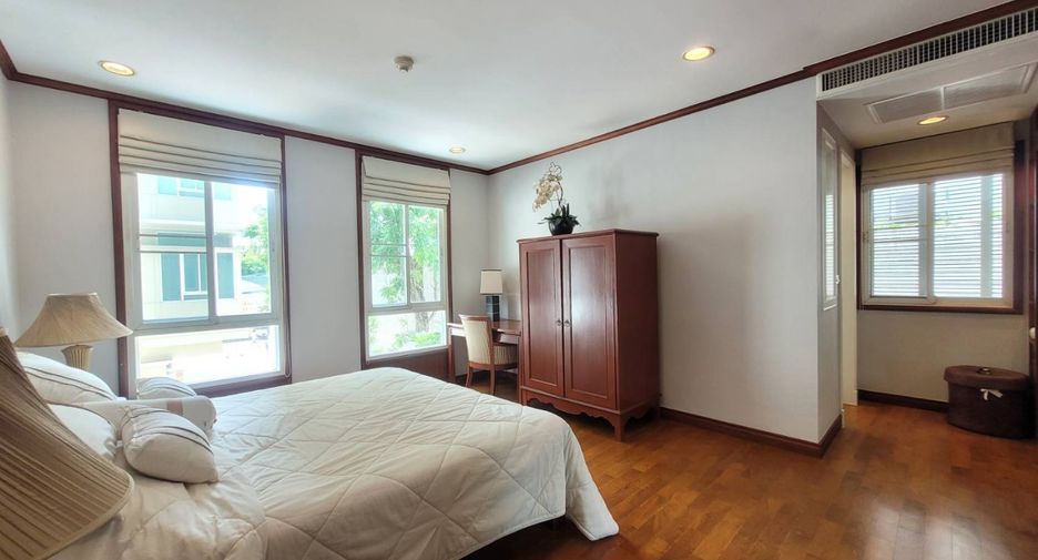 For rent 2 bedrooms condo in Khlong Toei, Bangkok
