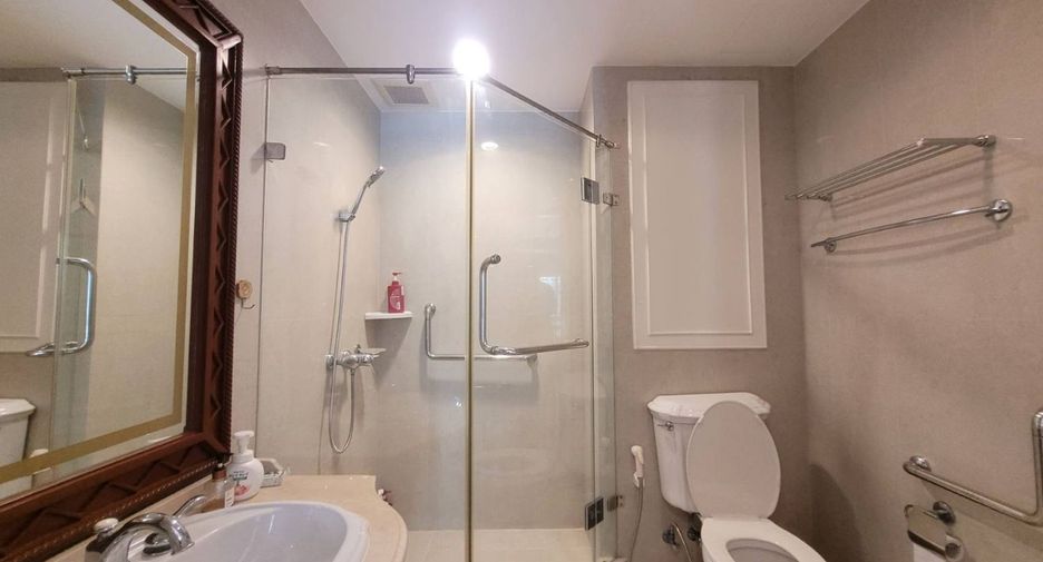 For rent 2 bedrooms condo in Khlong Toei, Bangkok