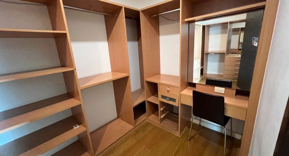 ให้เช่า 3 ห้องนอน คอนโด ใน คลองเตย, กรุงเทพฯ