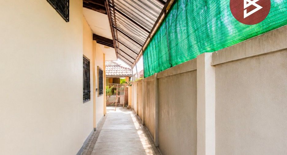 For sale 3 bedrooms house in Mueang Nakhon Pathom, Nakhon Pathom