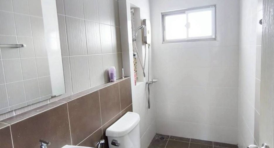 Haus zur Miete mit 3 Zimmer in Si Racha, Chonburi