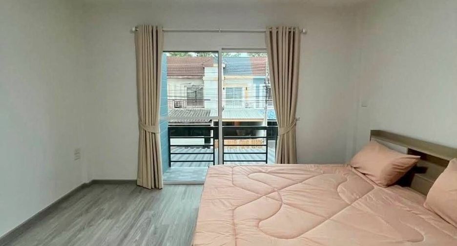 For sale 2 bedrooms townhouse in Si Racha, Chonburi