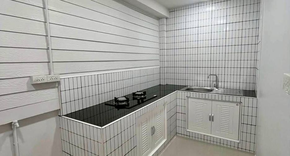 For sale 2 bedrooms townhouse in Si Racha, Chonburi