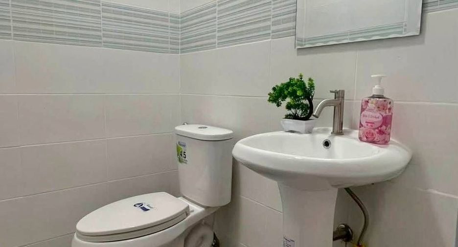 For sale 2 bedrooms townhouse in Si Racha, Chonburi