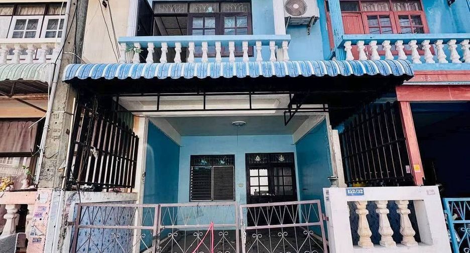 出售 3 卧室 联排别墅 在 Si Racha, Chon Buri