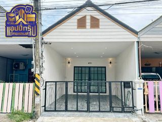 出售 2 卧室 联排别墅 在 Si Racha, Chon Buri