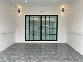 出售 2 卧室 联排别墅 在 Si Racha, Chon Buri