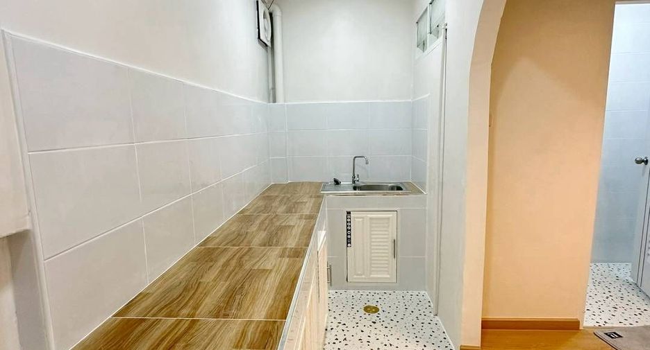 For sale 2 bedrooms townhouse in Si Racha, Chonburi