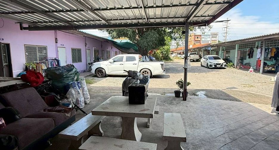 À vendre 35 chambres local commercial à Si Racha, Chonburi