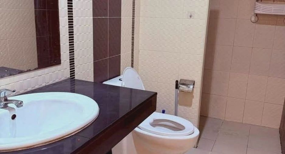 For sale 2 bedrooms townhouse in Si Racha, Chonburi