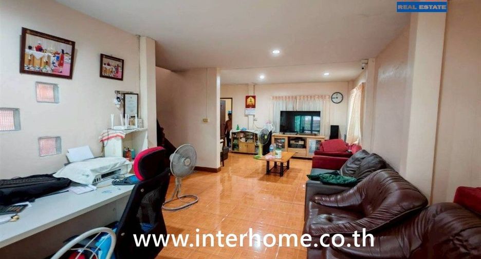 Haus zum Kauf mit 3 Zimmer in Khlong Sam Wa, Bangkok